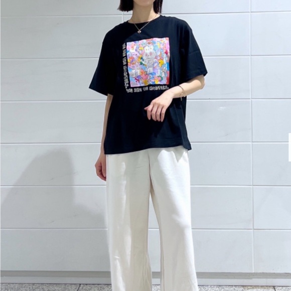 UNIQLO X POP MART T-SHIRT THE MONSTERS LABUBU - Picture 2 of 7